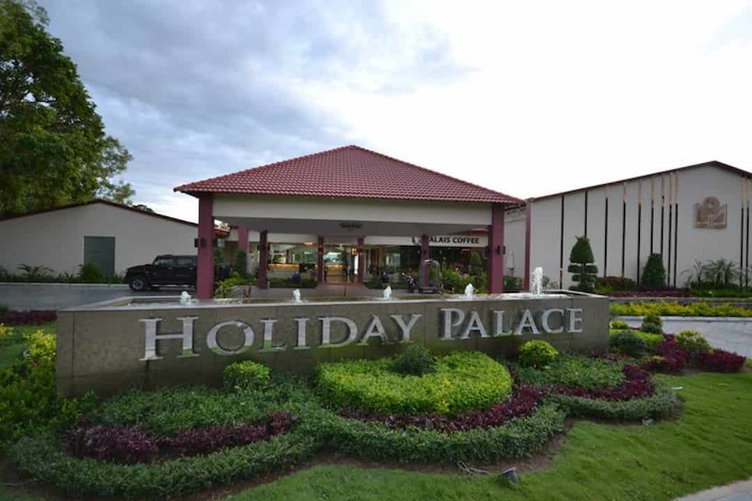 Tham gia chơi cờ bạc tại Holiday Palace Resort rất an toàn 